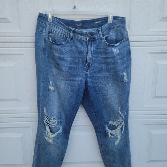 Judy Blue Jeans - Picture 3 of 10